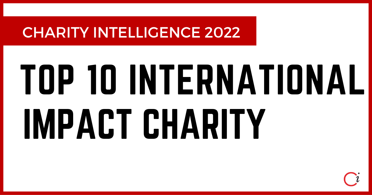 Le logo de Charity Intelligence pour le top 10 des organisations caritatives à impact international.